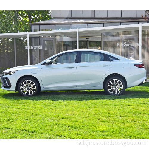 В складе 2022 Geely Emgrand L Четырехколесная заглушка в гибридной верхней скорости 230 км/ч 1,5 ТД 100 км супер компакт